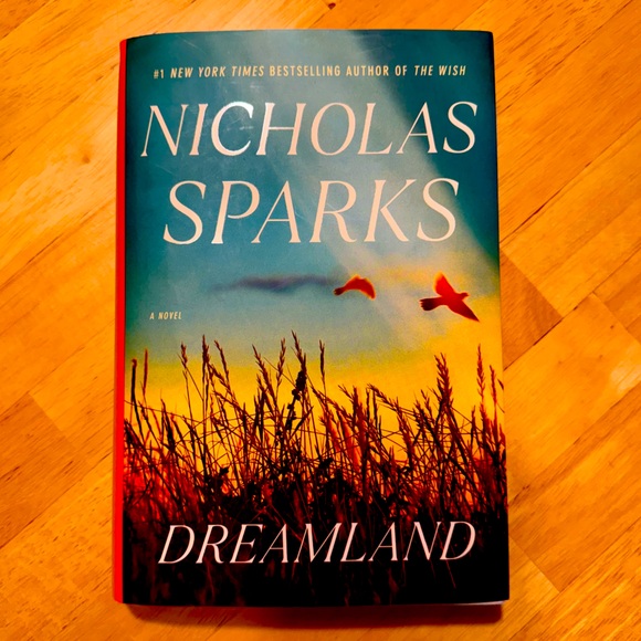 Nicholas Sparks Dreamland Book - Picture 1 of 4